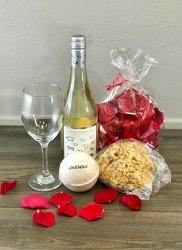 Deluxe Pamper Party with White Wine Flower Power, Florist Davenport FL